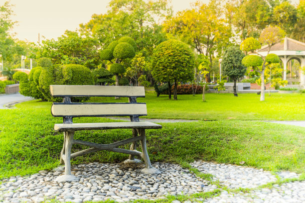 園林草坪應(yīng)該如何養(yǎng)護(hù)？